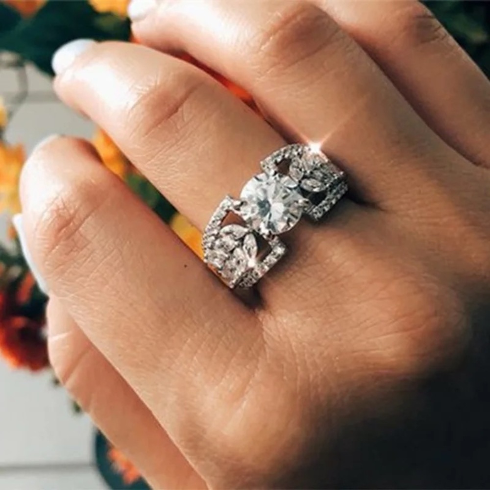 New 925 Silver Halo Round Cut Diamond Ring - Picture 3 of 4